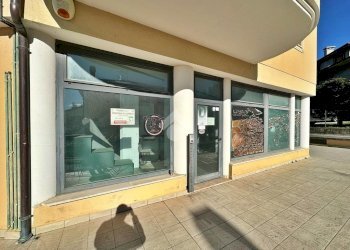 Negozio Via Donizetti, Tavullia - foto 4