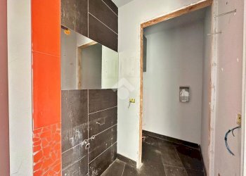 Negozio Via Donizetti, Tavullia - foto 15