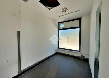 Negozio Via Donizetti, Tavullia - foto 16