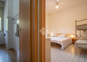 Three-room apartment Viale Tritone, hamlet Pinarella, Cervia - photo 21