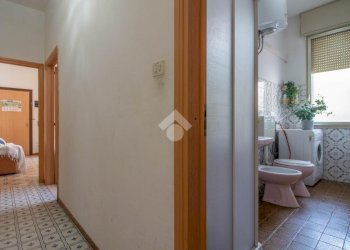 Three-room apartment Viale Tritone, hamlet Pinarella, Cervia - photo 32