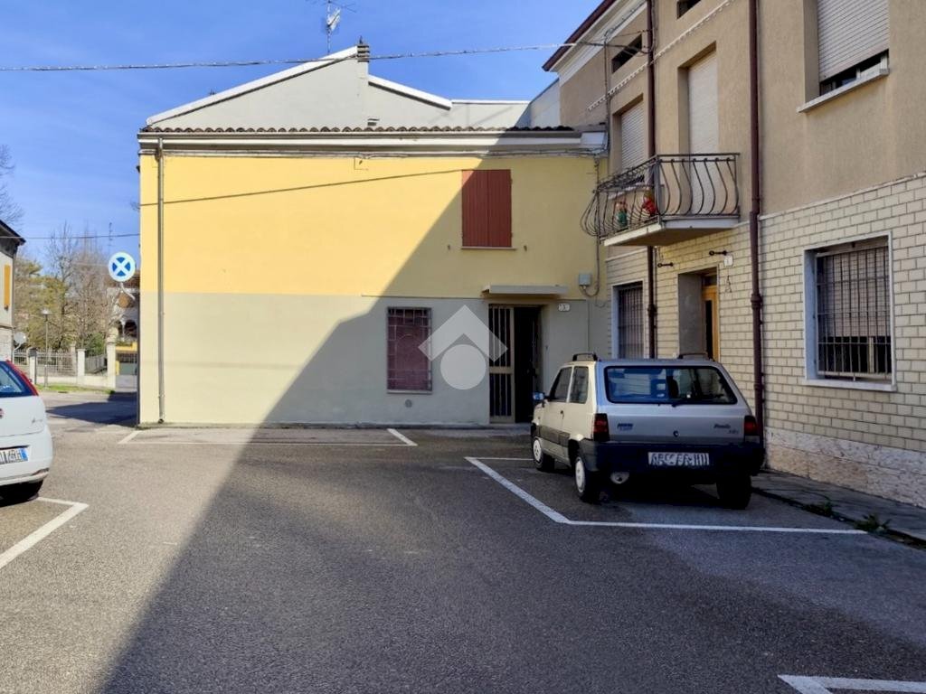 Semi-detached house Piazza Adolfo Tedeschi, Luzzara - photo 3