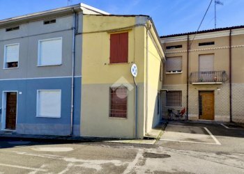 Semi-detached house Piazza Adolfo Tedeschi, Luzzara - photo 2