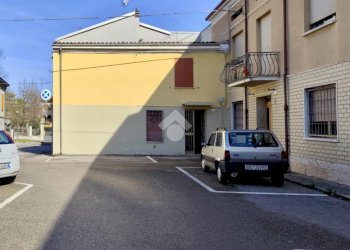 Semi-detached house Piazza Adolfo Tedeschi, Luzzara - photo 3