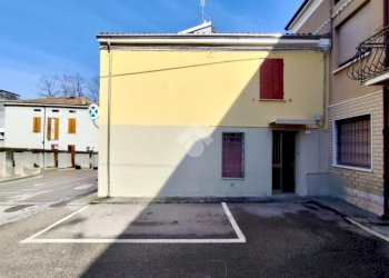 Semi-detached house Piazza Adolfo Tedeschi, Luzzara - photo 6