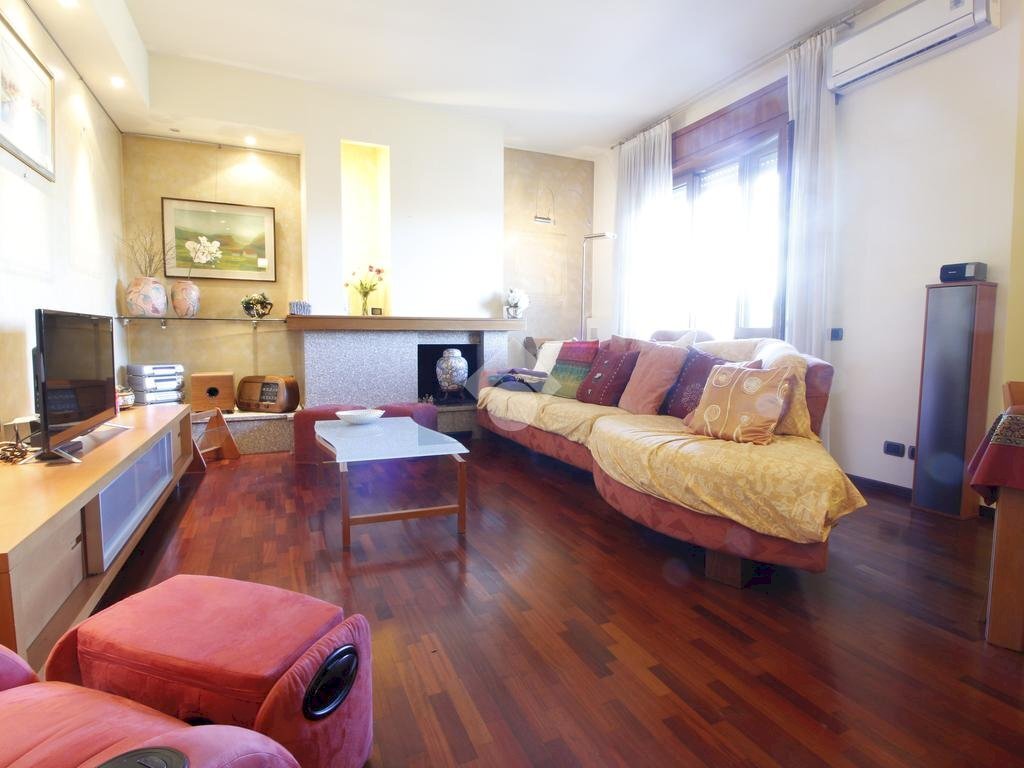 Four-room apartment Via Pietro Micca, Cerro Maggiore - photo 2