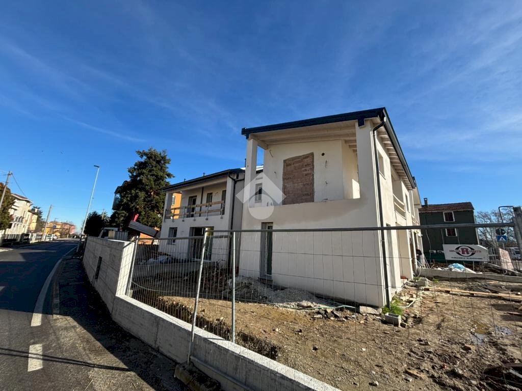 Four-family villa Via Francesco Schianchi, Parma (neighborhood Vigatto) - photo 1