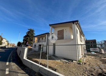 Four-family villa Via Francesco Schianchi, Parma (neighborhood Vigatto) - photo 1