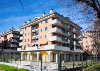 One-room apartment Via Cesare Battisti, Cormano - photo 1