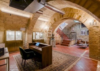 Foto 21 - Locale Commerciale Via Santa Maria
 
34, Trani - foto 21