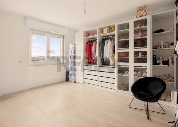 Cabina armadio - Three-room apartment Via Monte Grappa
 
19, Agrate Brianza - photo 2