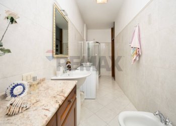 Bagno - Quadrilocale Silvio Pellico
 
40, Garbagnate Milanese - foto 27