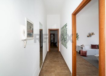 Hall / corridoio - Quadrilocale Viale Vittorio Veneto
 
31, Catania - foto 2