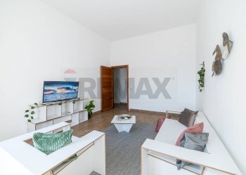 Soggiorno - Quadrilocale Viale Vittorio Veneto
 
31, Catania - foto 4