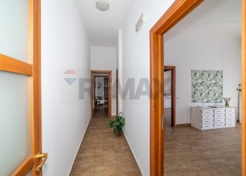 Hall / corridoio - Quadrilocale Viale Vittorio Veneto
 
31, Catania - foto 9