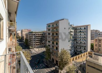 Edificio all\'aperto - Quadrilocale Viale Vittorio Veneto
 
31, Catania - foto 16