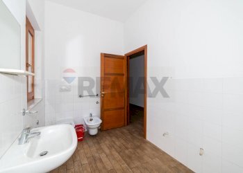Bagno - Quadrilocale Viale Vittorio Veneto
 
31, Catania - foto 31