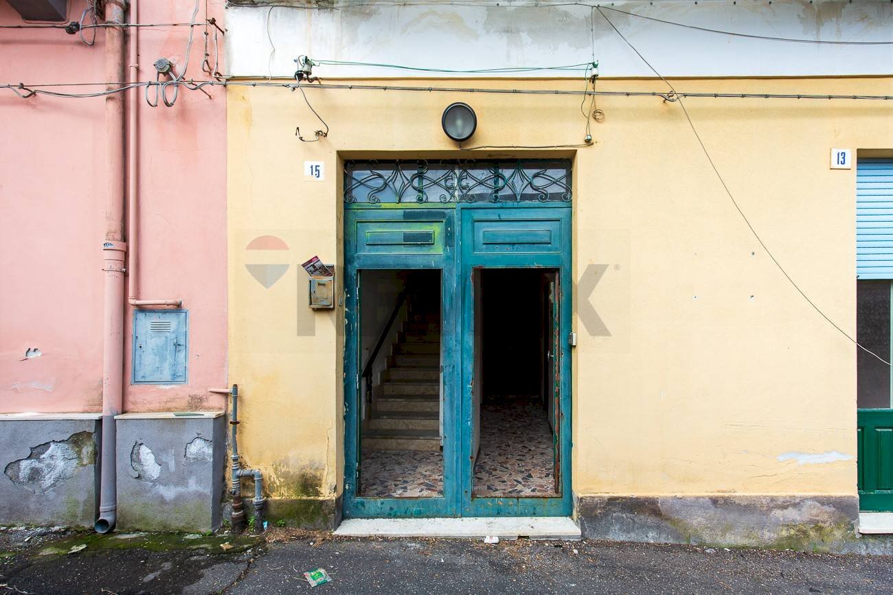 Edificio all\'aperto - Casa indipendente via tripoli
 
15-17, Giarre - foto 1