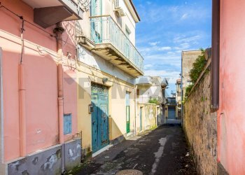 Edificio all\'aperto - Casa indipendente via tripoli
 
15-17, Giarre - foto 1