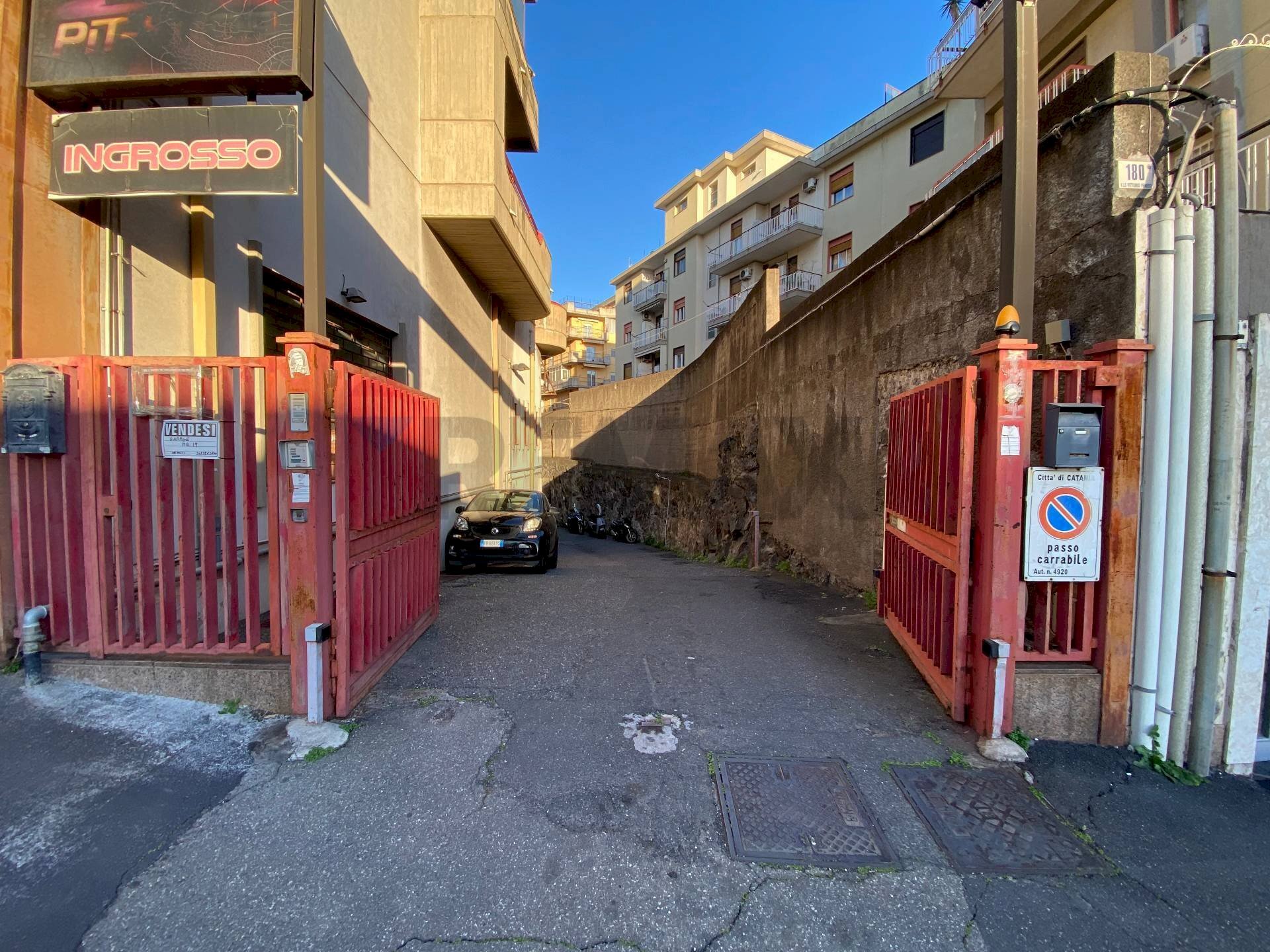 Edificio all\'aperto - Box viale Vittorio Veneto
 
180, Catania - foto 2