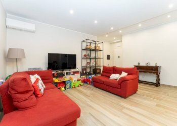 Soggiorno - Quadrilocale via l. ariosto
 
27 F, Acireale - foto 4