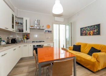 Sala da pranzo - Quadrilocale via l. ariosto
 
27 F, Acireale - foto 15