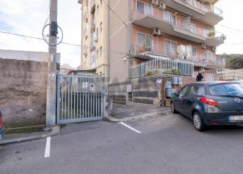 Edificio all\'aperto - Locale Commerciale Via Francesco Rismondo
 
1, Catania - foto 11