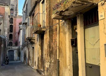 Edificio all\'aperto - Casa semi indipendente Via Panebianco
 
9, Catania - foto 3