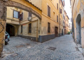 Edificio all\'aperto - Trilocale Via Dei Cappellari
 
35, Roma - foto 2