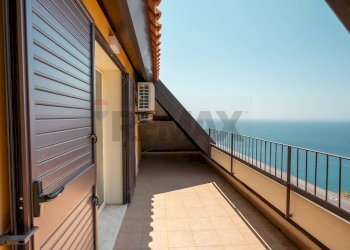 Balcone - Trilocale Via Sillemi
 
49, Letojanni - foto 3