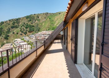 Balcone - Trilocale Via Sillemi
 
49, Letojanni - foto 4