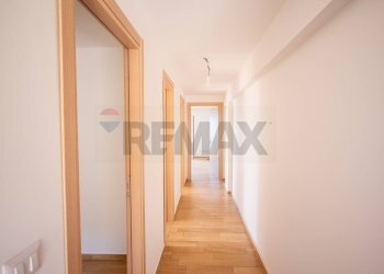 Hall / corridoio - Trilocale Via Sillemi
 
49, Letojanni - foto 12