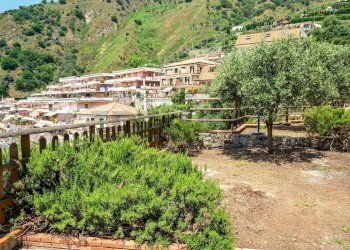 Giardino - Trilocale Via Sillemi
 
49, Letojanni - foto 17