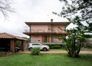 Casa all\'aperto - Villa a Schiera Via Volturno
 
7, Mascalucia - foto 1