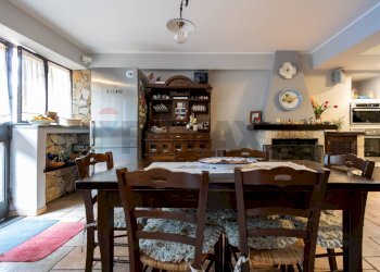 Sala da pranzo - Villa a Schiera Via Volturno
 
7, Mascalucia - foto 4