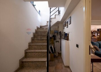 Scale - Villa a Schiera Via Volturno
 
7, Mascalucia - foto 10