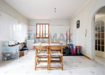 Sala da pranzo - Villa a Schiera Via Volturno
 
7, Mascalucia - foto 12