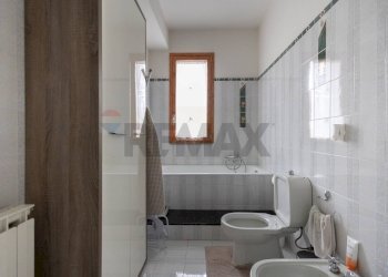 Bagno - Villa a Schiera Via Volturno
 
7, Mascalucia - foto 15