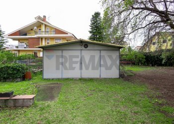 Casa all\'aperto - Villa a Schiera Via Volturno
 
7, Mascalucia - foto 32