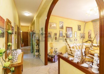 Hall / corridoio - Quadrilocale via regione siciliana
 
9, Mascalucia - foto 1