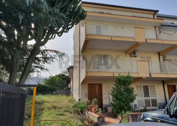 Edificio all\'aperto - Casa indipendente VIA CESARE BATTISTI
 
246, Furci Siculo - foto 1