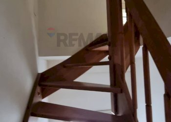 Scale - Casa indipendente VIA CESARE BATTISTI
 
246, Furci Siculo - foto 31