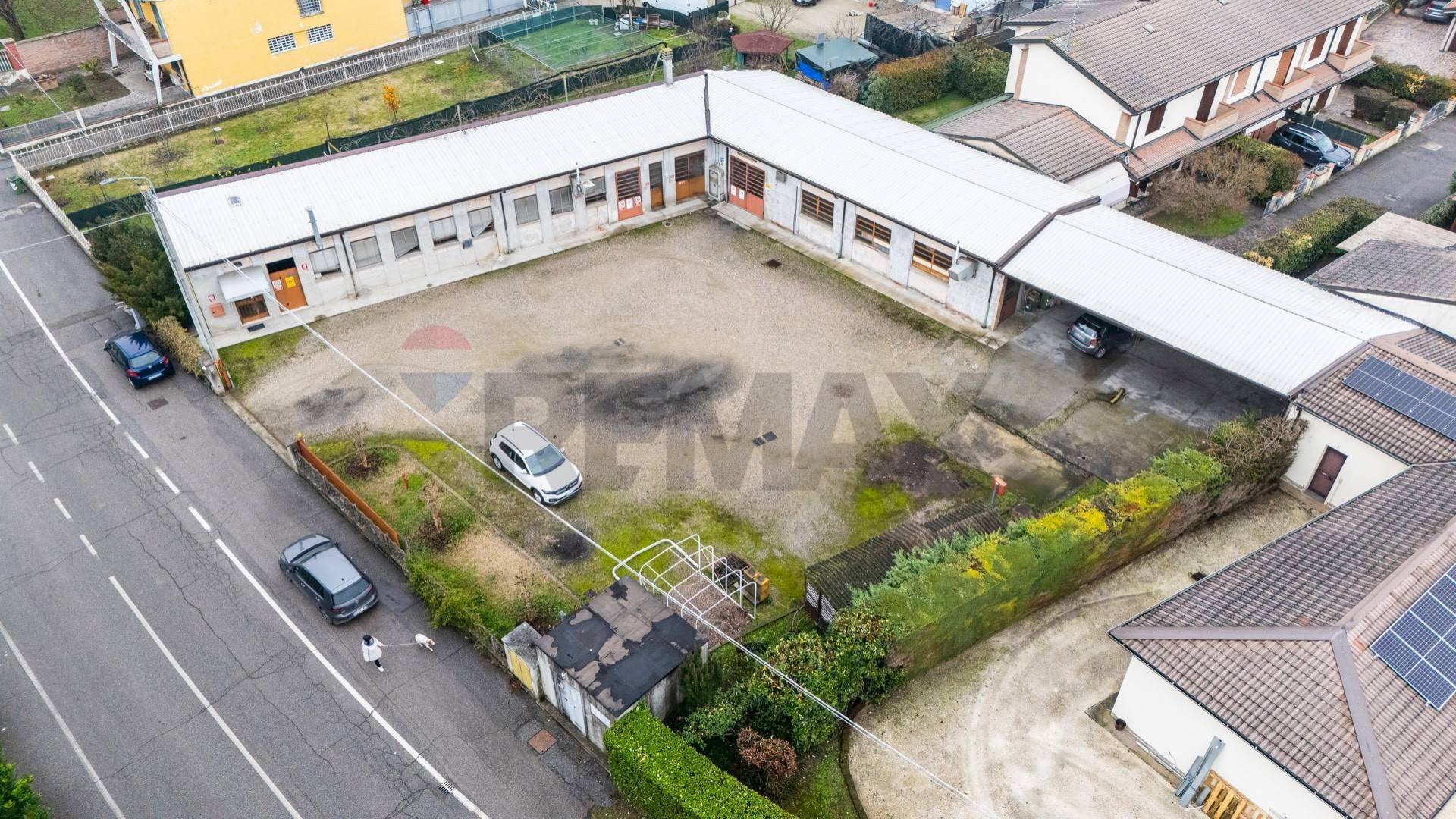 Edificio all\'aperto - Capannone via Piave, Viadana - foto 1