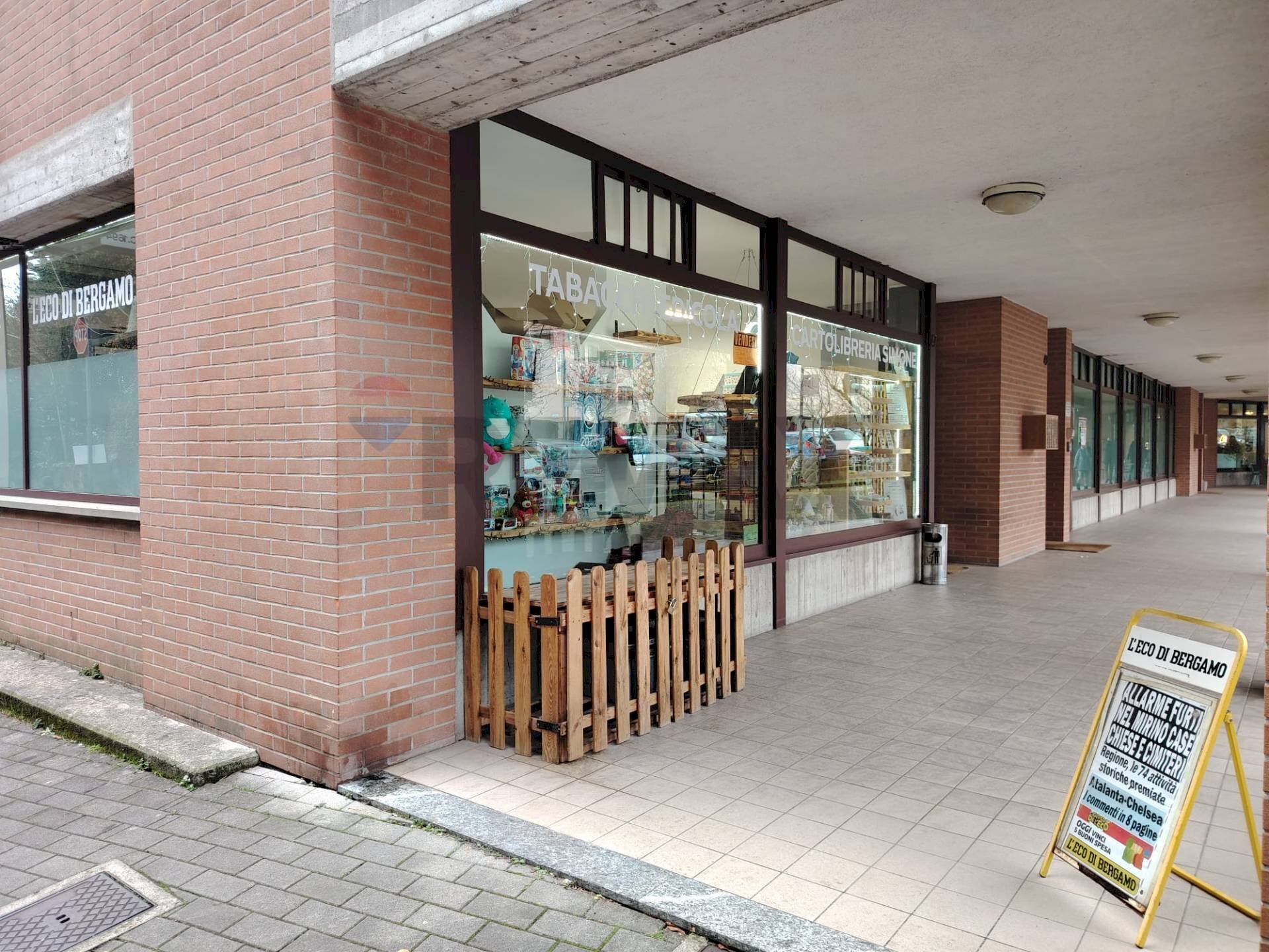 negozio esterno - Attività Commerciale VIA PALEOCAPA
 
47, Alzano Lombardo - foto 1