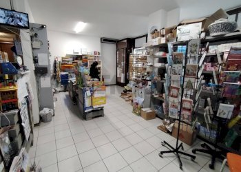 negozio interno - Commercial Activity VIA PALEOCAPA
 
47, Alzano Lombardo - photo 12