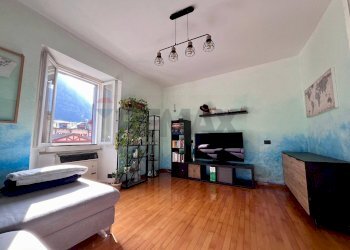 Soggiorno - Quadrilocale via Carlo Oberti
 
52, Lenna - foto 5