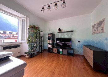 Soggiorno - Quadrilocale via Carlo Oberti
 
52, Lenna - foto 1