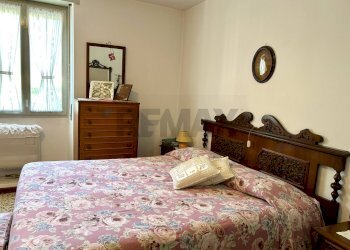 Camera / camera da letto - Bilocale Solto Collina - foto 10