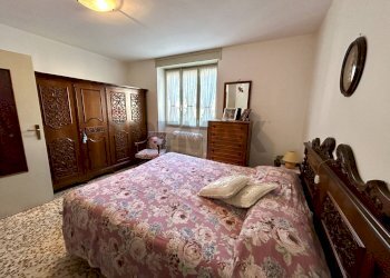 Camera / camera da letto - Bilocale Solto Collina - foto 11