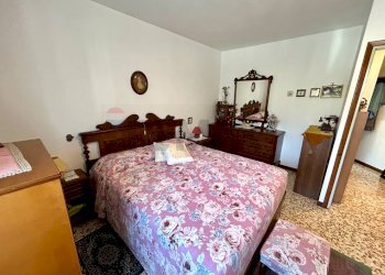 Camera / camera da letto - Bilocale Solto Collina - foto 12